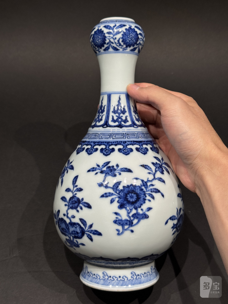 清乾隆青花折枝花卉纹蒜头瓶-多宝古瓷宝典